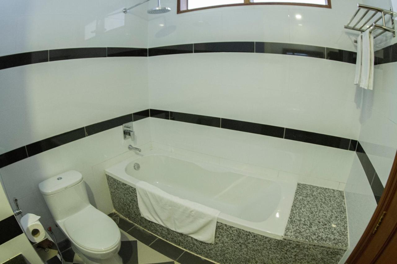 Kampong Thom Palace Hotel Dış mekan fotoğraf