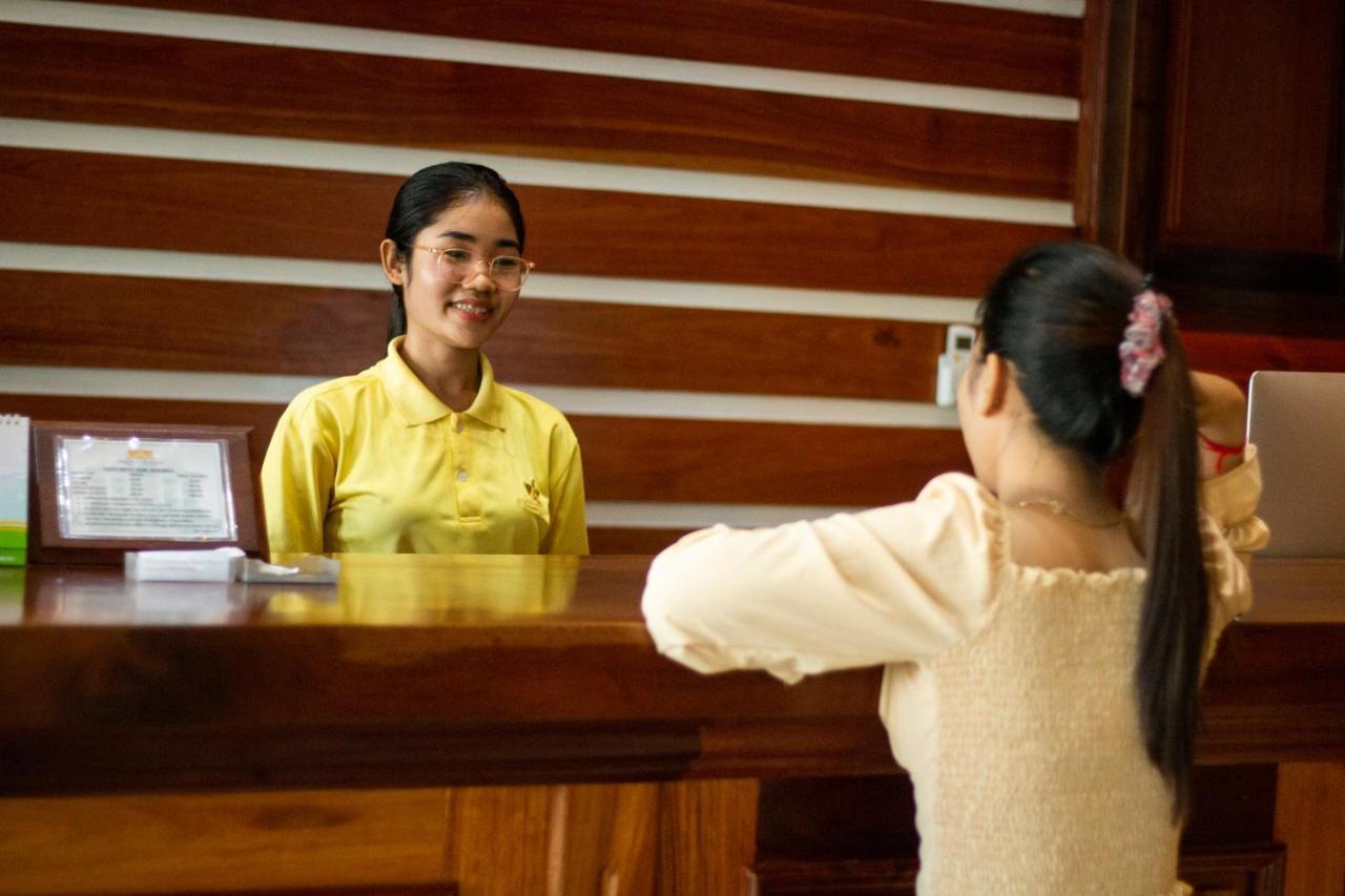 Kampong Thom Palace Hotel Dış mekan fotoğraf